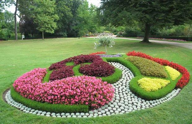 Градински композиции кръгово преглед: цветни градини и лехи